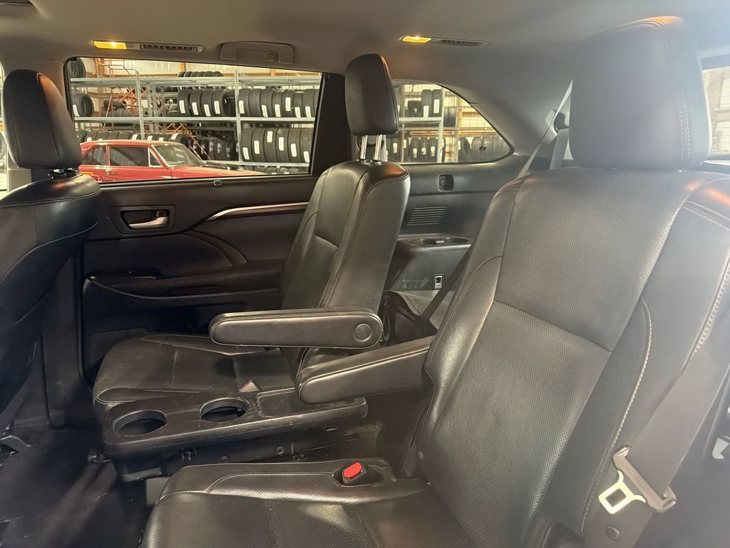 Used 2015 Toyota Highlander Limited AWD/4WD image 12