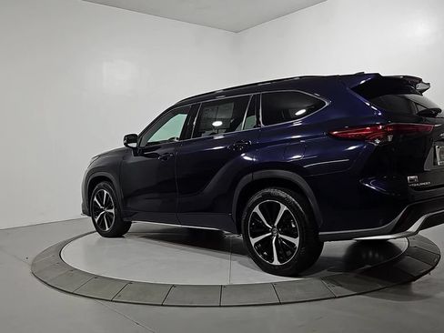 Used 2022 Toyota Highlander XSE AWD/4WD image 3