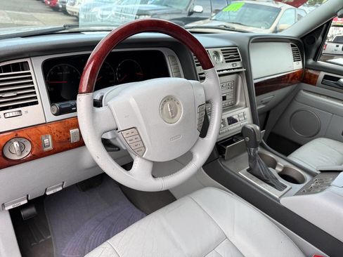 Used 2004 Lincoln Navigator Luxury image 14