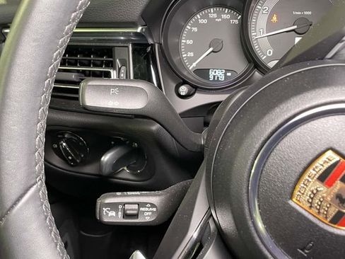 Certified 2025 Porsche Macan image 44