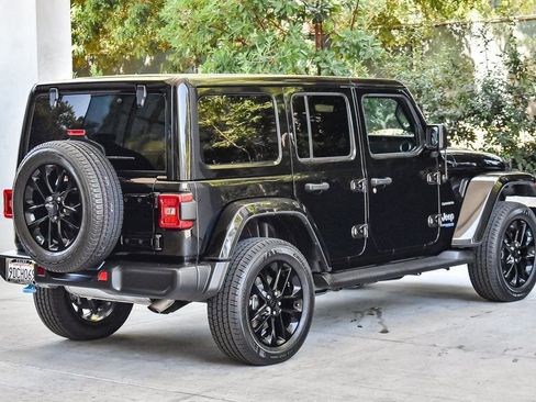 Used 2022 Jeep Wrangler Unlimited Sahara AWD/4WD image 6