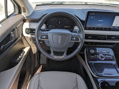 Certified 2023 Lincoln Nautilus Reserve image 18