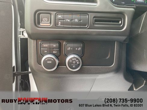 Used 2023 GMC Yukon SLT AWD/4WD image 13