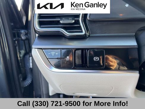 Certified 2025 Kia Sportage EX image 30