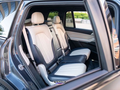 Used 2019 BMW X7 xDrive50i w/ Executive Package AWD/4WD image 18