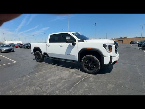 Used 2024 GMC Sierra 2500 AT4 w/ AT4 Preferred Package AWD/4WD image 2