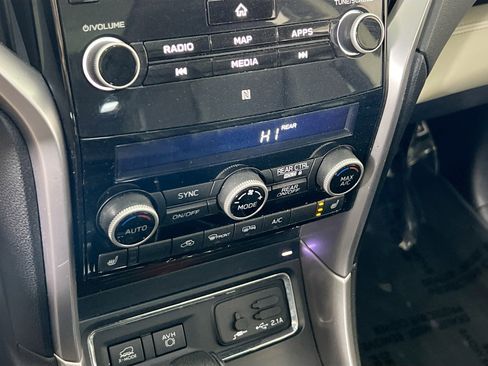 Used 2022 Subaru Ascent Limited w/ Technology Package image 16