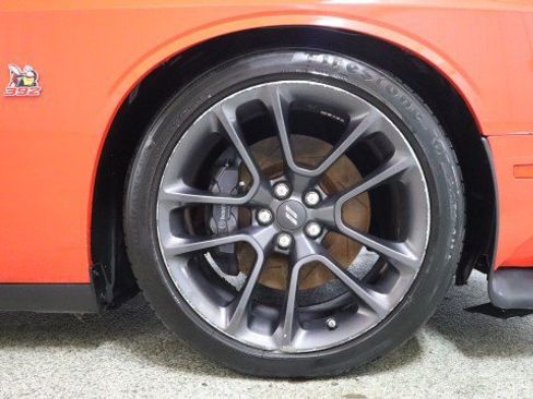 Used 2016 Dodge Challenger SRT RWD image 24