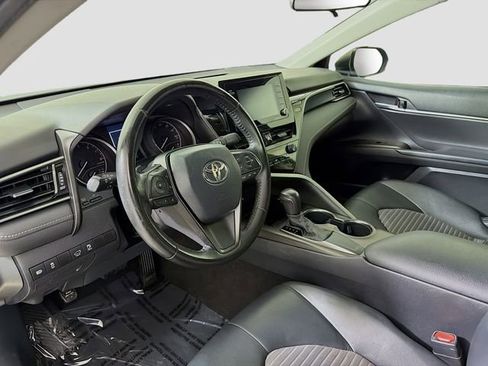 Used 2021 Toyota Camry SE image 7