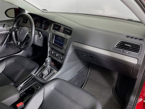 Used 2016 Volkswagen Golf Limited Edition image 31