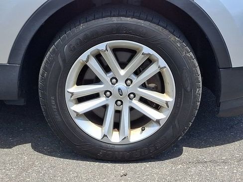 Used 2015 Ford Explorer XLT w/ Equipment Group 202A AWD/4WD image 25
