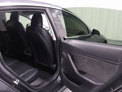 Used 2018 Tesla Model 3 Mid Range image 16