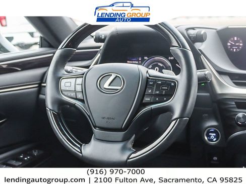 Used 2019 Lexus ES 300h image 14