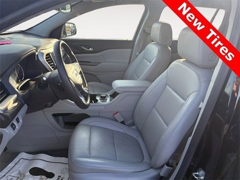 Used 2022 GMC Acadia SLT w/ Preferred Package image 9