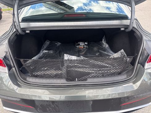 Used 2025 Hyundai Elantra SEL FWD image 5