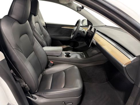 Certified 2023 Tesla Model Y AWD image 13