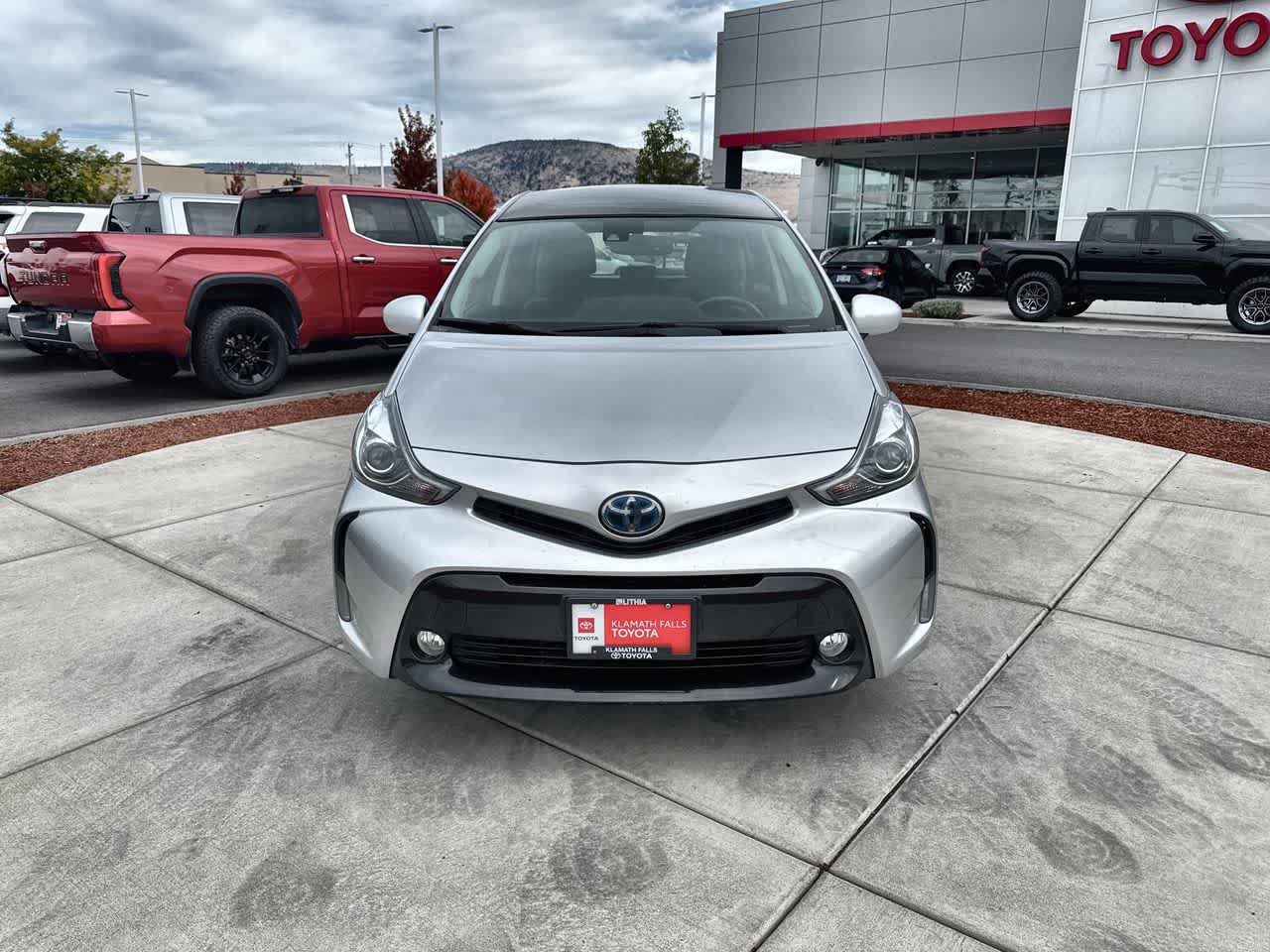 Used 2017 Toyota Prius V Five w/ Advanced Technology Package FWD image 3