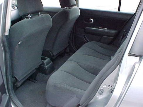 Used 2011 Nissan Versa 1.8 S w/ Plus Pkg image 9