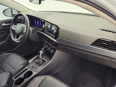 Used 2022 Volkswagen Jetta SE image 24