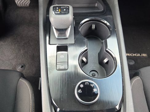 Used 2024 Nissan Rogue S AWD/4WD image 18