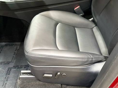 Used 2024 Tesla Model Y Long Range AWD/4WD image 19