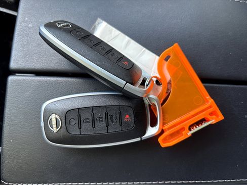 Used 2025 Nissan Rogue SV w/ SV Premium Package image 32