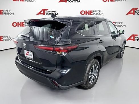 Certified 2025 Toyota Highlander XLE FWD image 8