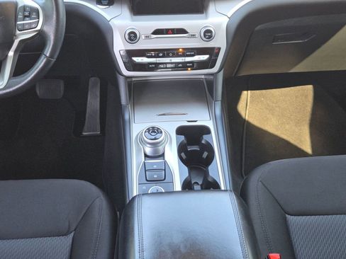 Used 2023 Ford Explorer XLT AWD/4WD image 18