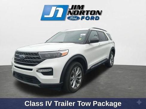 Used 2023 Ford Explorer XLT w/ Equipment Group 202A AWD/4WD image 4