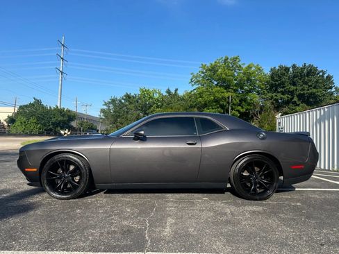 Used 2018 Dodge Challenger SXT w/ Blacktop Package image 2