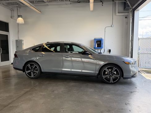Used 2025 Honda Accord Sport image 1