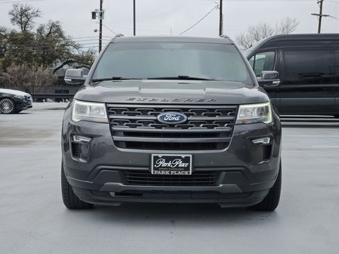 Used 2019 Ford Explorer XLT w/ Equipment Group 202A image 6