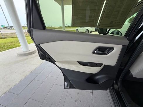 Used 2024 Nissan Rogue SV AWD/4WD image 26