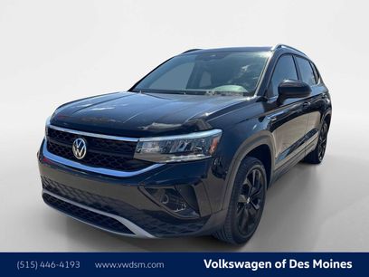 Used 2022 Volkswagen Taos SE w/ Panoramic Sunroof Package