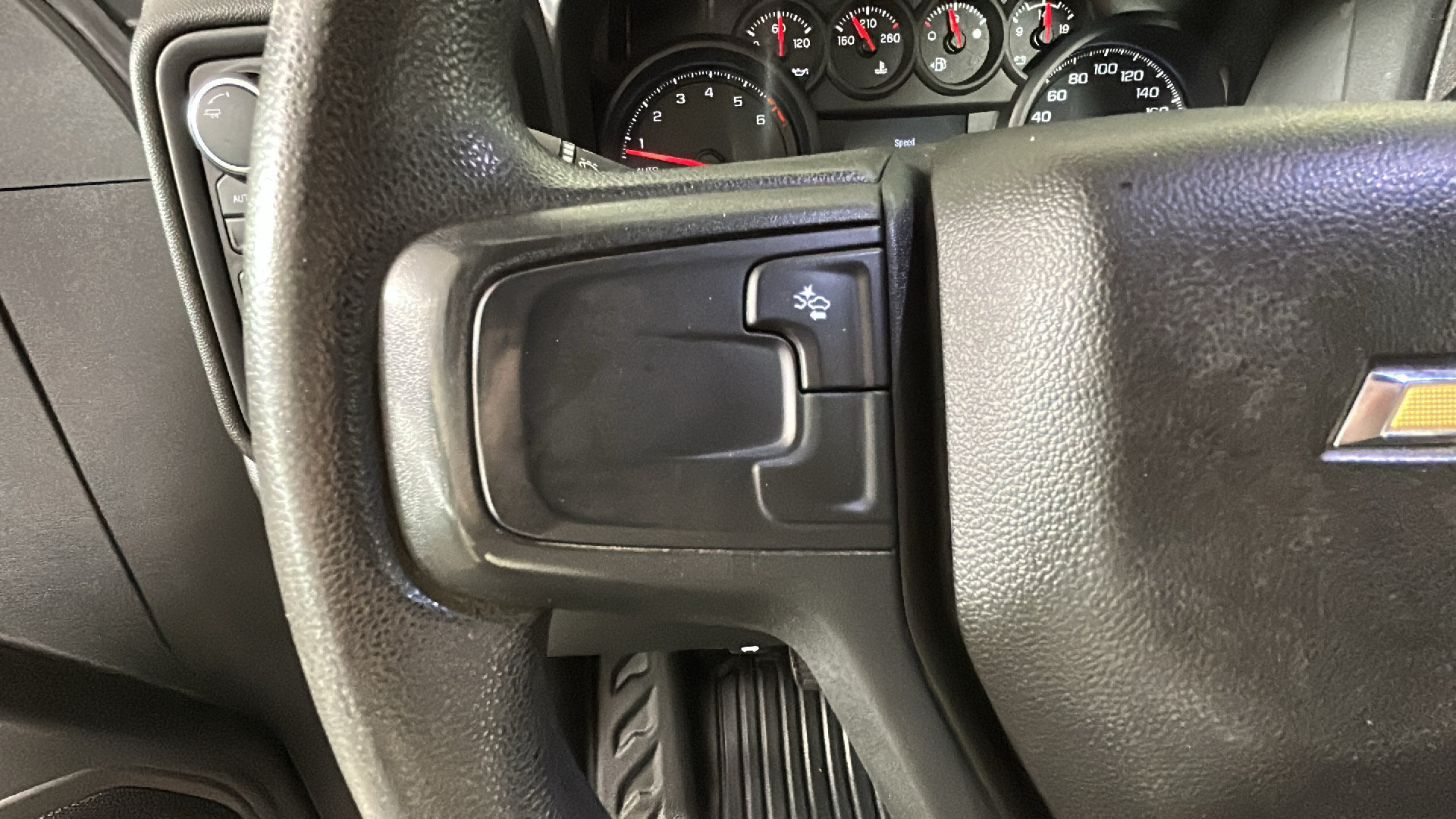Used 2022 Chevrolet Silverado 1500 W/T w/ Trailering Package AWD/4WD image 18