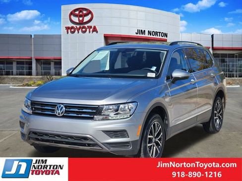 Used 2021 Volkswagen Tiguan SE image 3