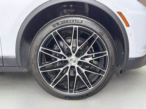Certified 2026 Porsche Macan Electric RWD image 14