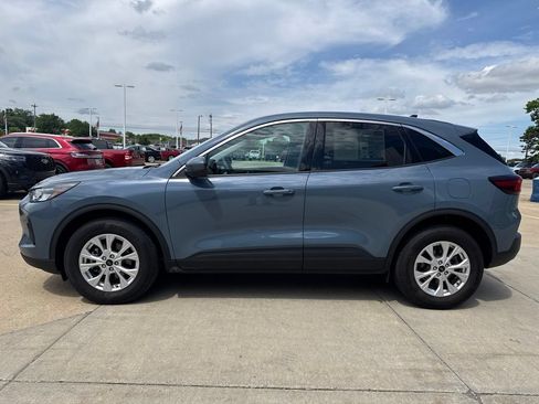 Used 2023 Ford Escape Active w/ Tech Pack #2 AWD/4WD image 3