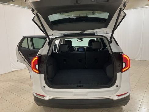 Used 2024 GMC Terrain SLT image 20