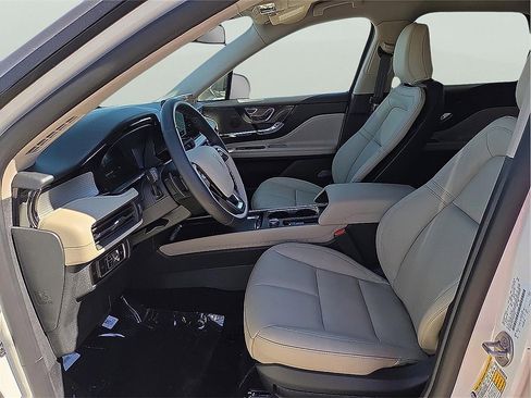 New 2026 Lincoln Corsair Premiere image 11