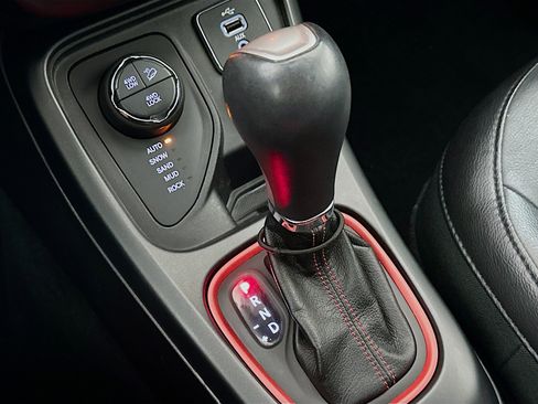 Used 2018 Jeep Compass Trailhawk w/ Leather Interior Group image 25