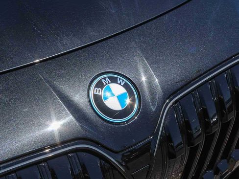 Certified 2025 BMW i7 eDrive50 w/ Executive Package RWD image 11