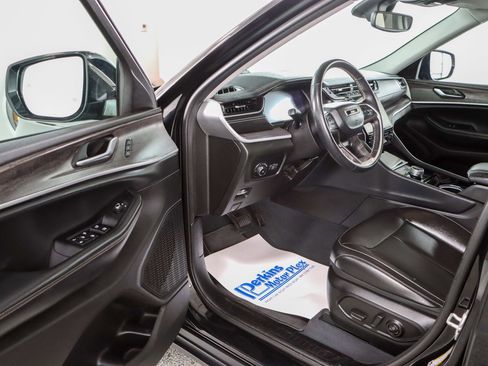 Used 2023 Jeep Grand Cherokee Limited AWD/4WD image 3