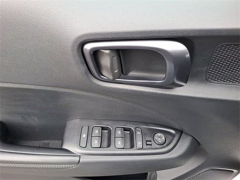 Certified 2023 Hyundai Venue Limited w/ Cargo Package image 10