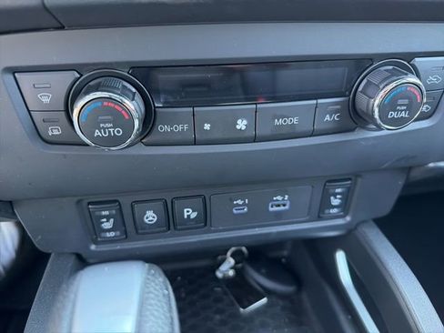 Used 2023 Nissan Frontier SV w/ SV Premium Package AWD/4WD image 12