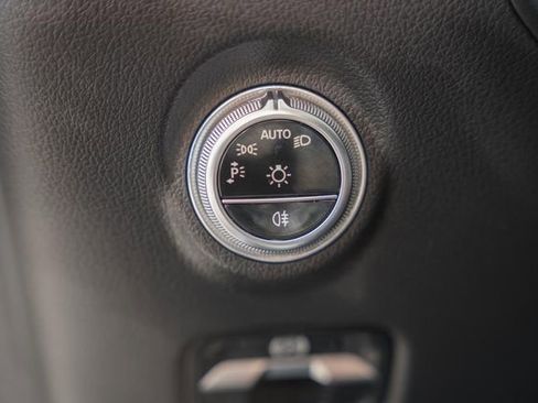 Used 2023 Mercedes-Benz C 300 4MATIC Sedan image 41