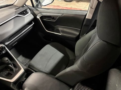 Used 2021 Toyota RAV4 LE image 19