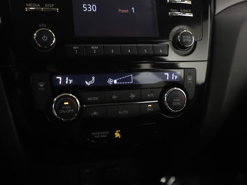 Used 2014 Nissan Rogue SV image 22