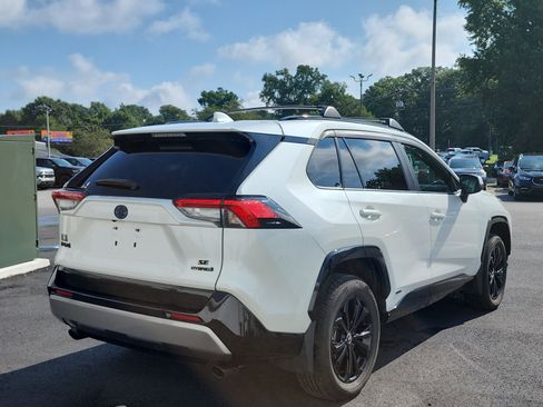 Used 2022 Toyota RAV4 SE w/ SE Grade Weather Package AWD/4WD image 5