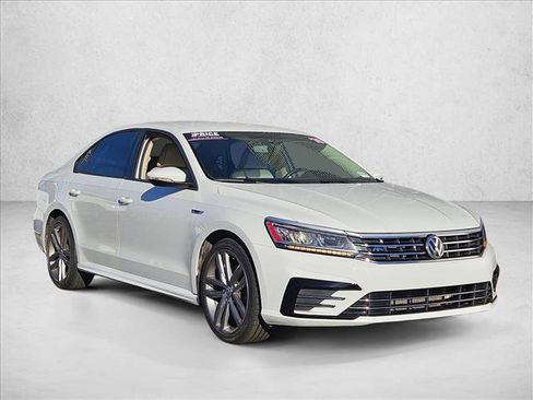 Used 2018 Volkswagen Passat 2.0T R-Line image 3